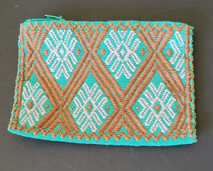 Bolsa para cosmeticos bordada a mano Larrainzar
